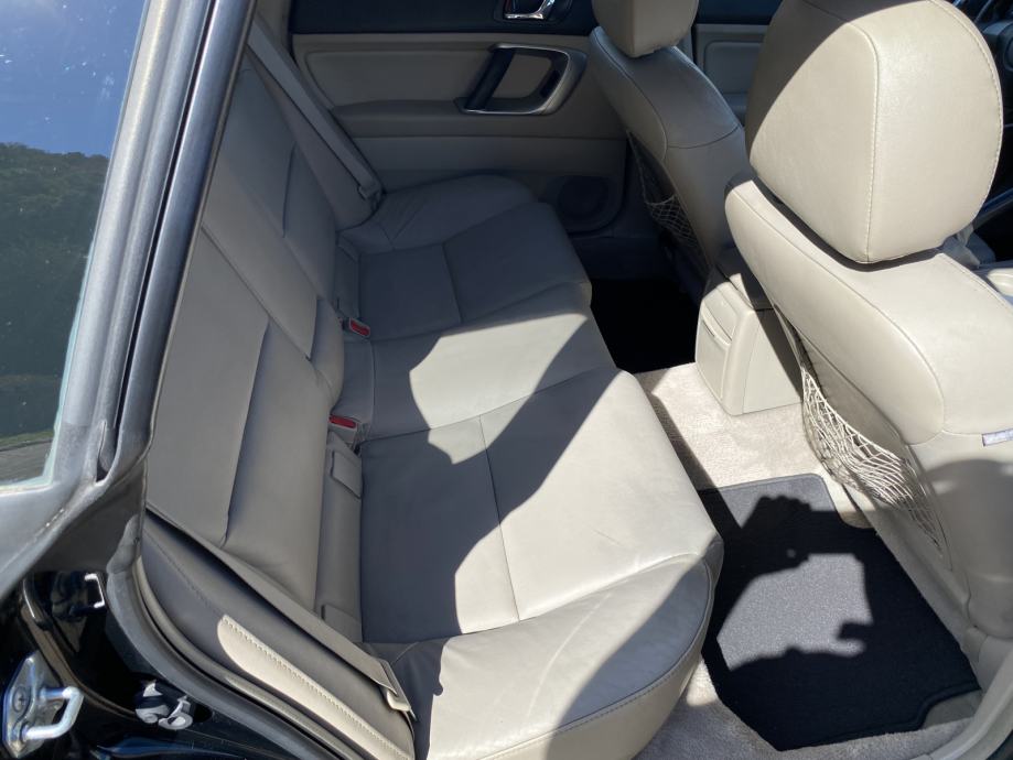 Subaru Outback 2,0 T-D, fotografija 9