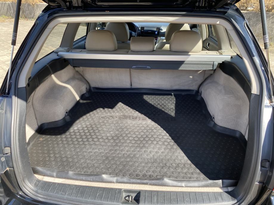Subaru Outback 2,0 T-D, fotografija 10