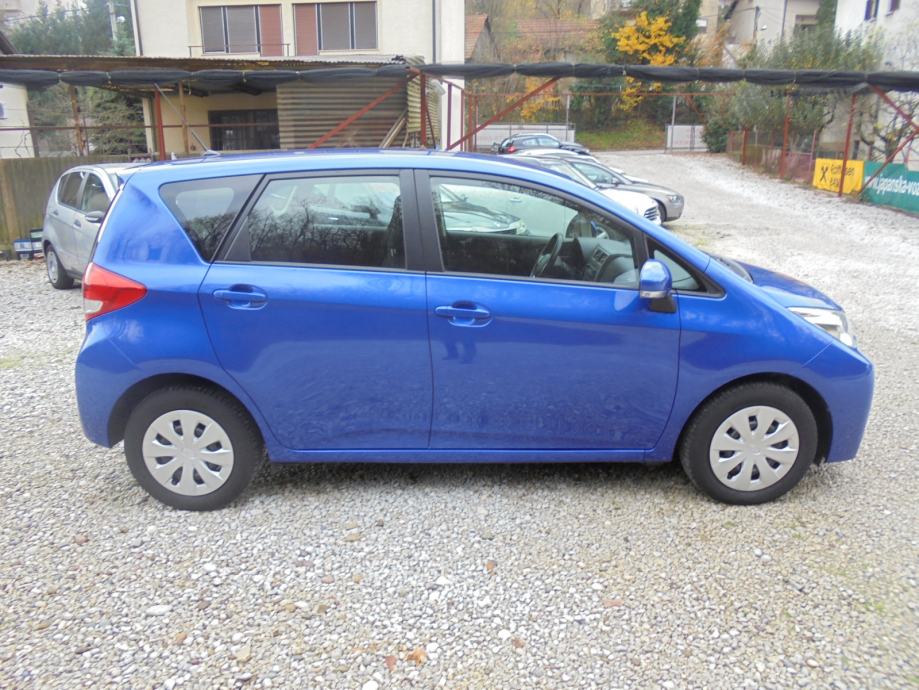 Subaru trezia 2013