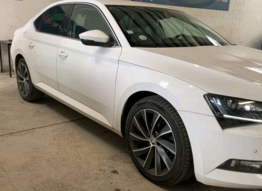 Superb 2,0 TDI DSG ● STYLE ● ALCANTARA - AMBI - MEMORIJA ● JAMSTVO, pogled izvana - slika 3