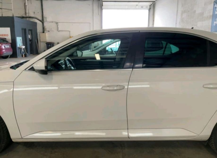 Superb 2,0 TDI DSG ● STYLE ● ALCANTARA - AMBI - MEMORIJA ● JAMSTVO, pogled izvana - slika 4
