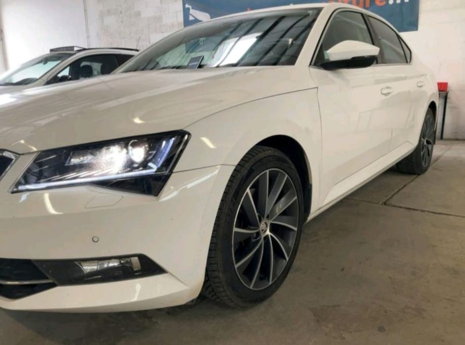 Superb 2,0 TDI DSG ● STYLE ● ALCANTARA - AMBI - MEMORIJA ● JAMSTVO, fotografija 9