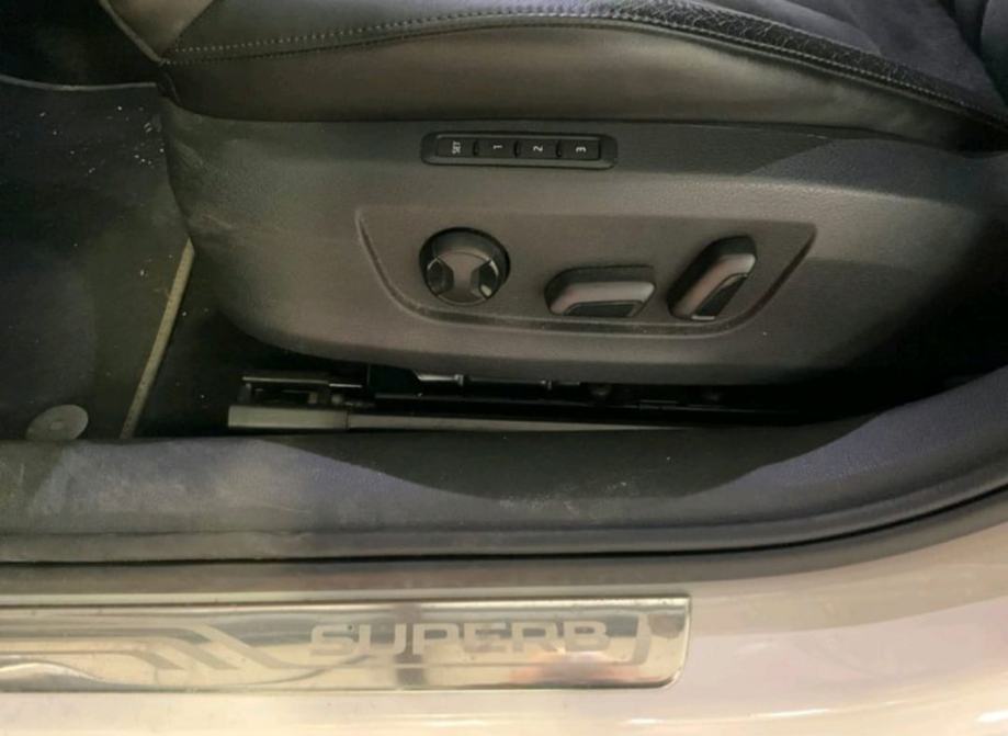 Superb 2,0 TDI DSG ● STYLE ● ALCANTARA - AMBI - MEMORIJA ● JAMSTVO, fotografija 15