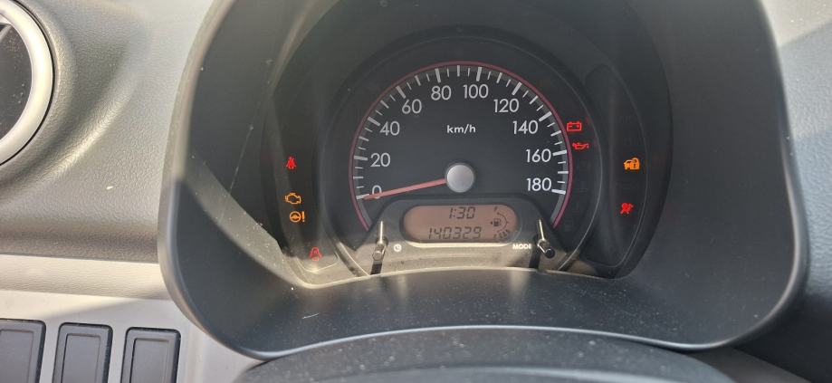 Suzuki Alto 1.0, fotografija 6
