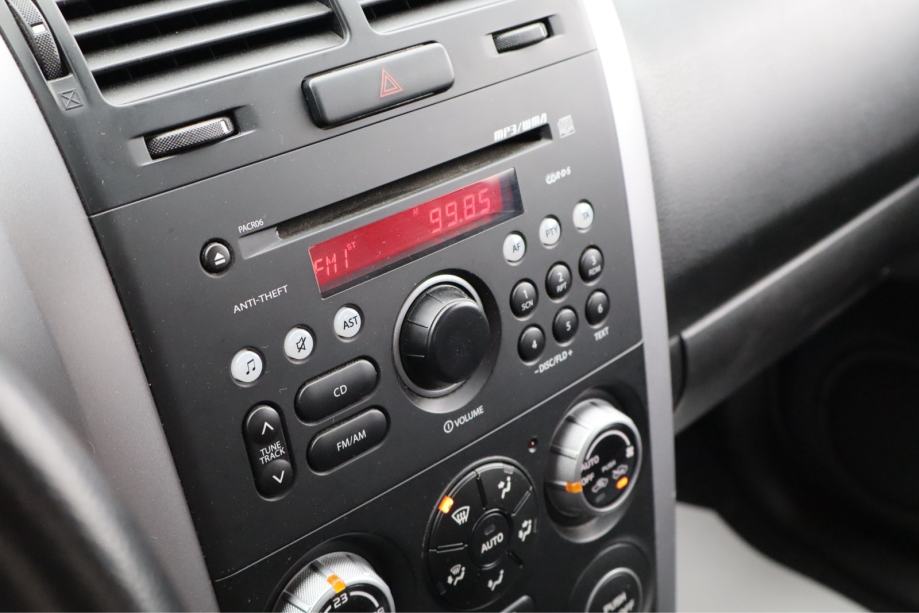 Suzuki Grand Vitara 1.9 TD - 4X4 - PRIKLOP - ALU - ODLIČNA, fotografija 12