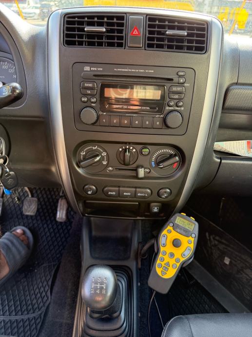 Suzuki Jimny 1,3 Club sa Ralicom za snijeg 35.000 km, fotografija 12
