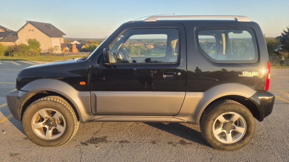 Suzuki Jimny 1,3 FULL OPREMA 4x4/Klima/Grianje Sjedala, fotografija 6