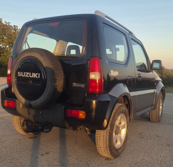 Suzuki Jimny 1,3 FULL OPREMA 4x4/Klima/Grianje Sjedala, fotografija 3