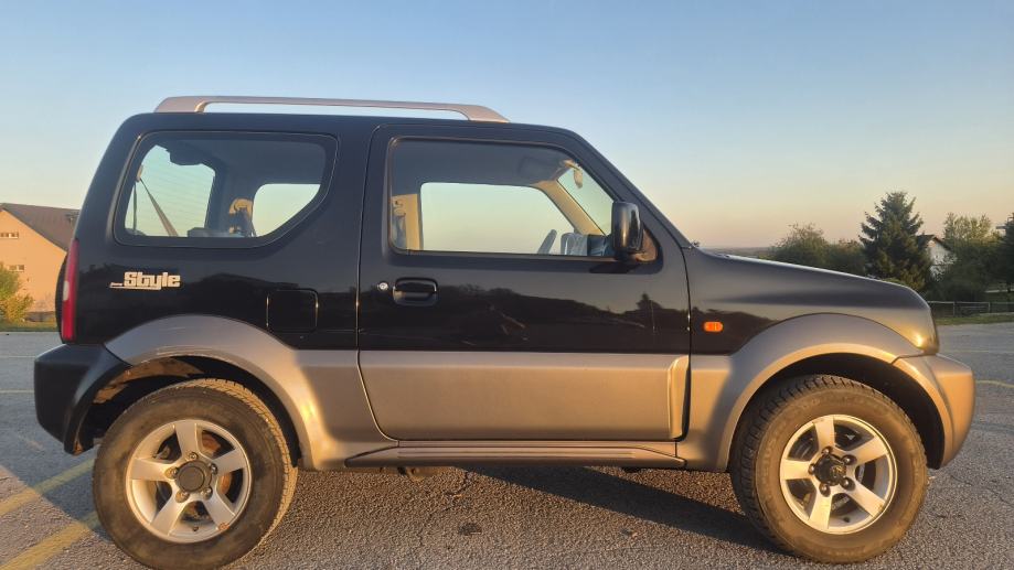 Suzuki Jimny 1,3 FULL OPREMA 4x4/Klima/Grianje Sjedala, fotografija 2