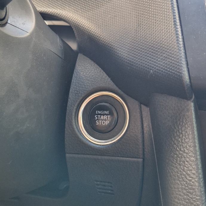 Suzuki Swift 1,2 benzinac ●HR auto● KeyLessGo• Aut.Klima, 134.ooo km, fotografija 11