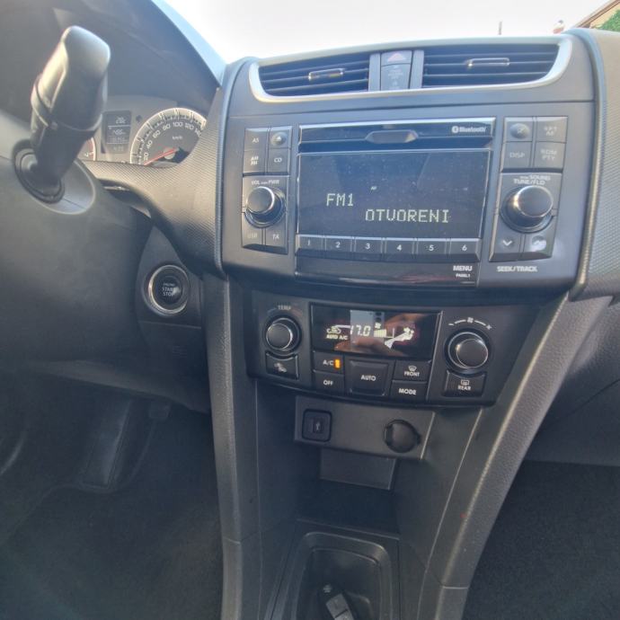 Suzuki Swift 1,2 benzinac ●HR auto● KeyLessGo• Aut.Klima, 134.ooo km, fotografija 10