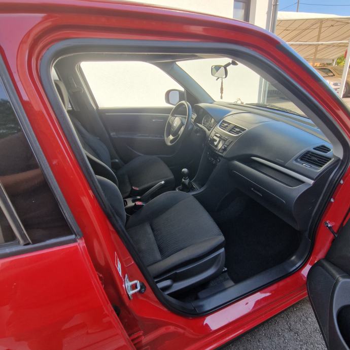 Suzuki Swift 1,2 benzinac ●HR auto● KeyLessGo• Aut.Klima, 134.ooo km, fotografija 15
