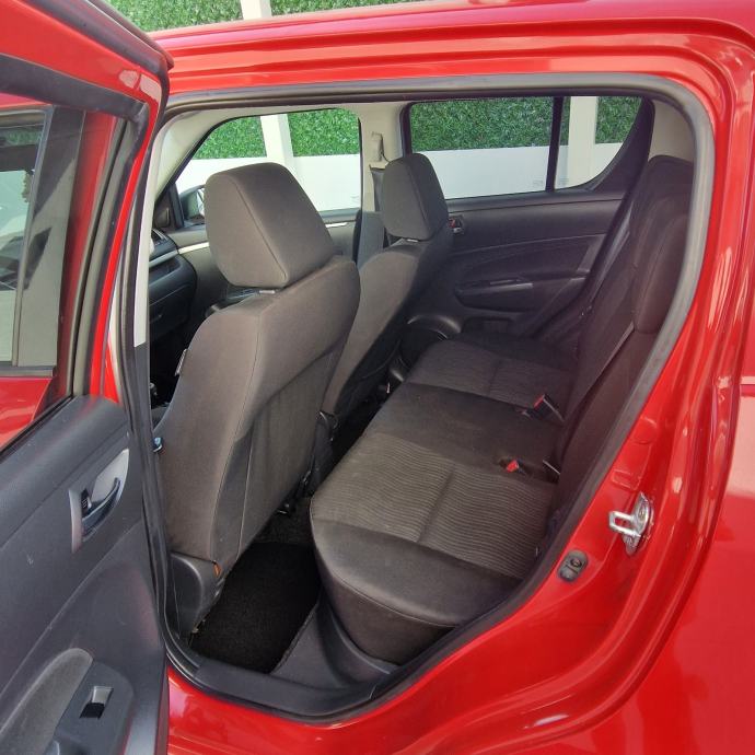 Suzuki Swift 1,2 benzinac ●HR auto● KeyLessGo• Aut.Klima, 134.ooo km, fotografija 17