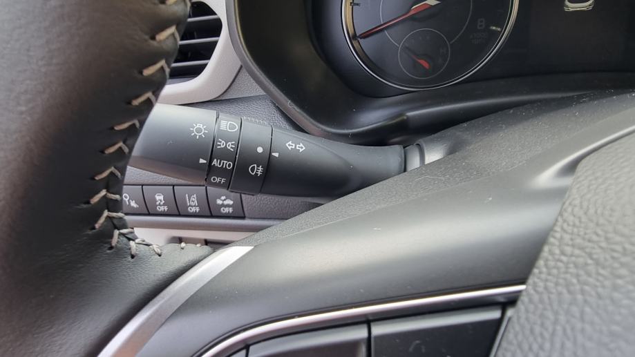 Suzuki Swift 1,2 GL+ Premium 2WD Hybrid "NOVO" Reg. 1.godinu", fotografija 8