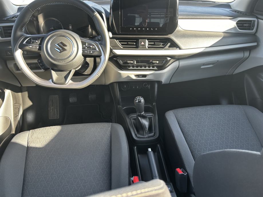 Suzuki Swift 1,2 GL+ PREMIUM 2WD HYBRID, fotografija 5