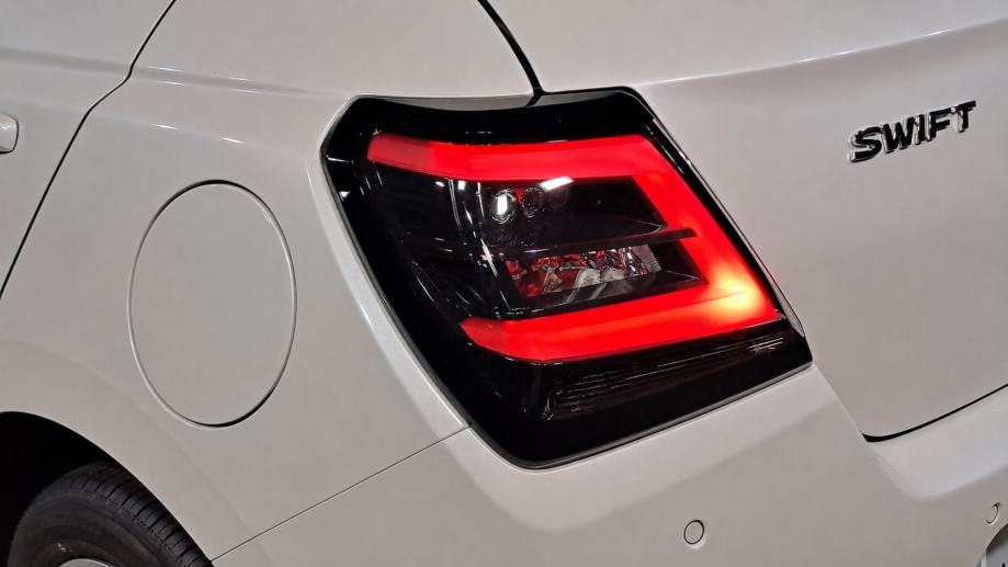 Suzuki Swift 1,2 GL+ Premium 2WD Hybrid "NOVO"Reg 1.god", fotografija 14