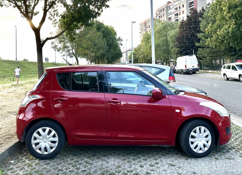 Suzuki Swift 1,2 GLX AC, fotografija 2