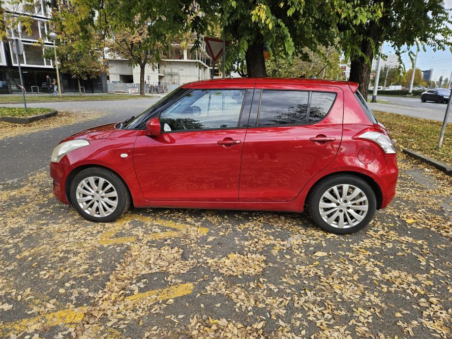 Suzuki Swift 1,2 GLX AC, fotografija 2