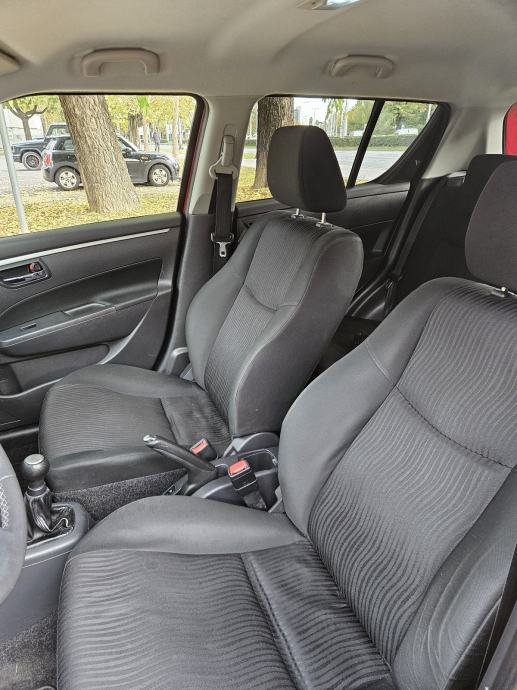 Suzuki Swift 1,2 GLX AC, fotografija 12