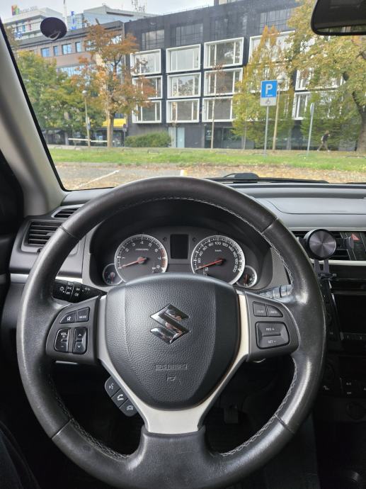 Suzuki Swift 1,2 GLX AC, fotografija 8