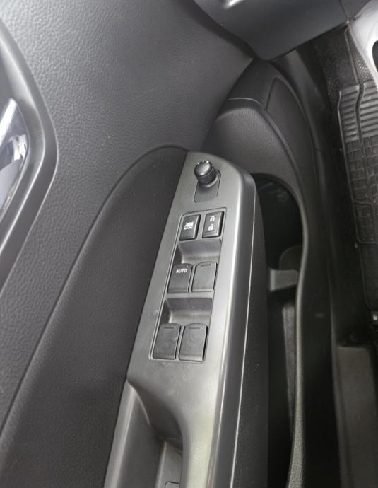 Suzuki Swift 1,2 GLX AC, fotografija 13