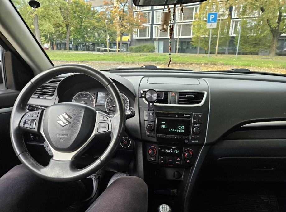 Suzuki Swift 1,2 GLX AC, fotografija 7