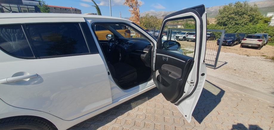 Suzuki Swift 1,2 automatik, fotografija 5