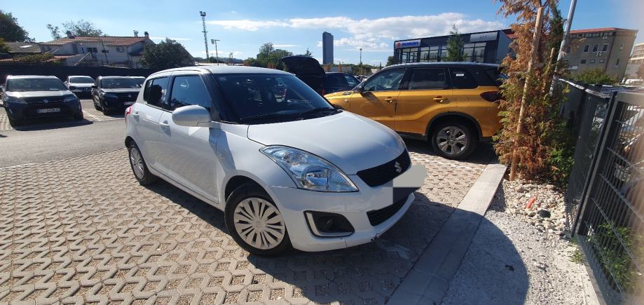 Suzuki Swift 1,2 automatik, fotografija 2