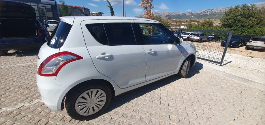 Suzuki Swift 1,2 automatik, fotografija 12