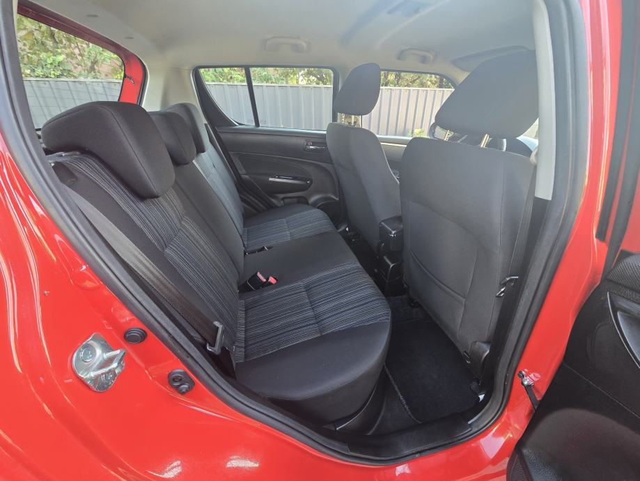 Suzuki Swift 1.3 DDiS++KLIMA++SERVISNA++, fotografija 11