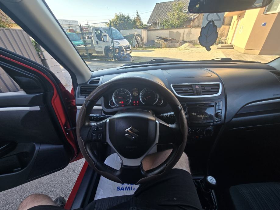 Suzuki Swift 1.3 DDiS++KLIMA++SERVISNA++, fotografija 16