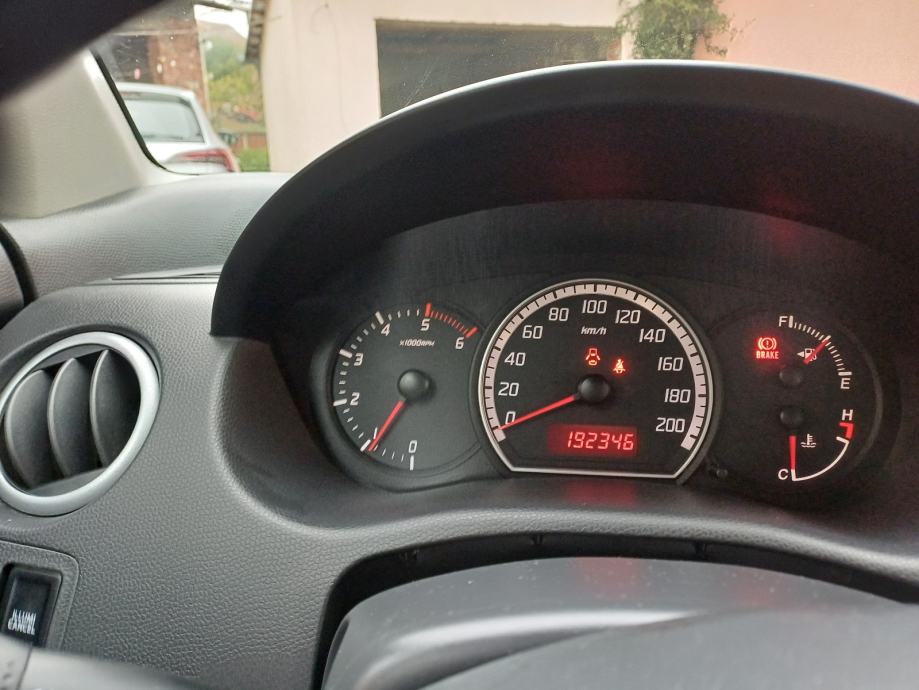 Suzuki Swift 1.3 ddis, fotografija 2