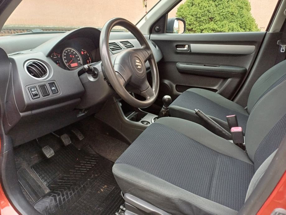 Suzuki Swift 1.3 ddis, fotografija 4