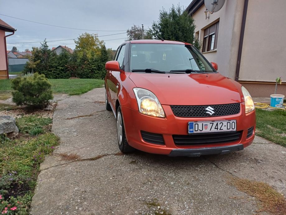 Suzuki Swift 1.3 ddis, fotografija 6
