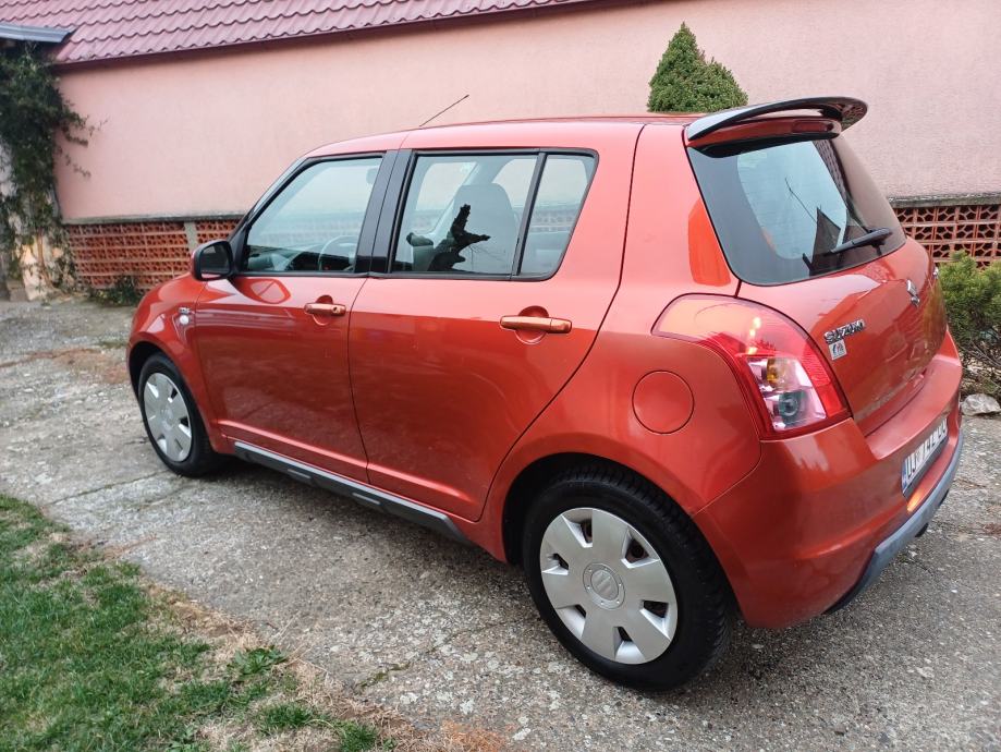 Suzuki Swift 1.3 ddis, fotografija 9
