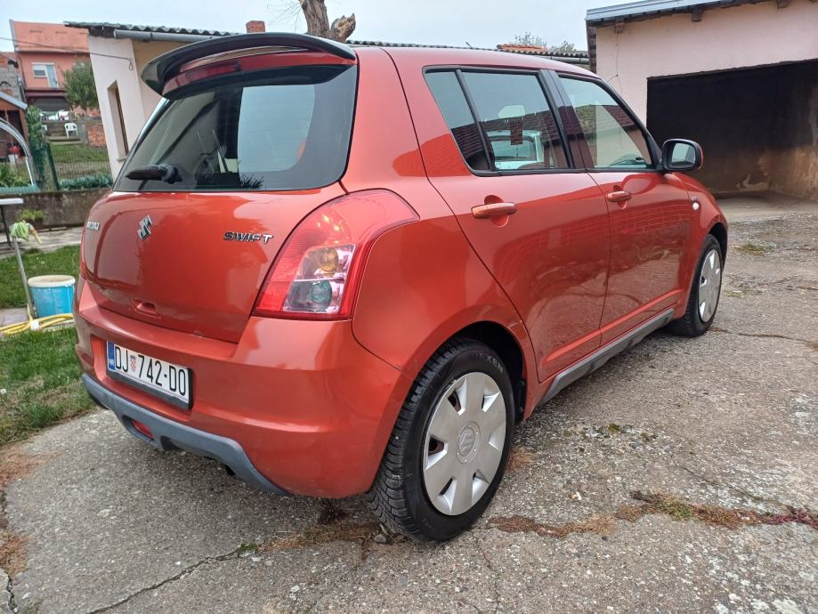 Suzuki Swift 1.3 ddis, fotografija 8