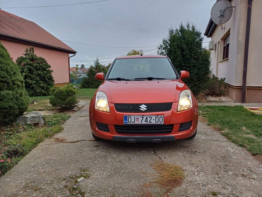 Suzuki Swift 1.3 ddis, fotografija 11