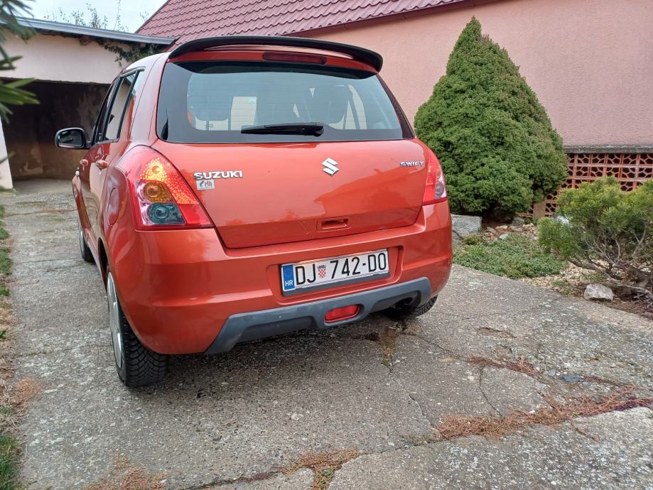 Suzuki Swift 1.3 ddis, fotografija 10