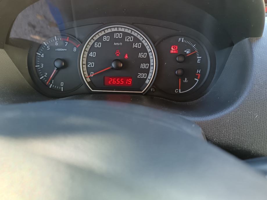 Suzuki Swift 1,3 GC, fotografija 4