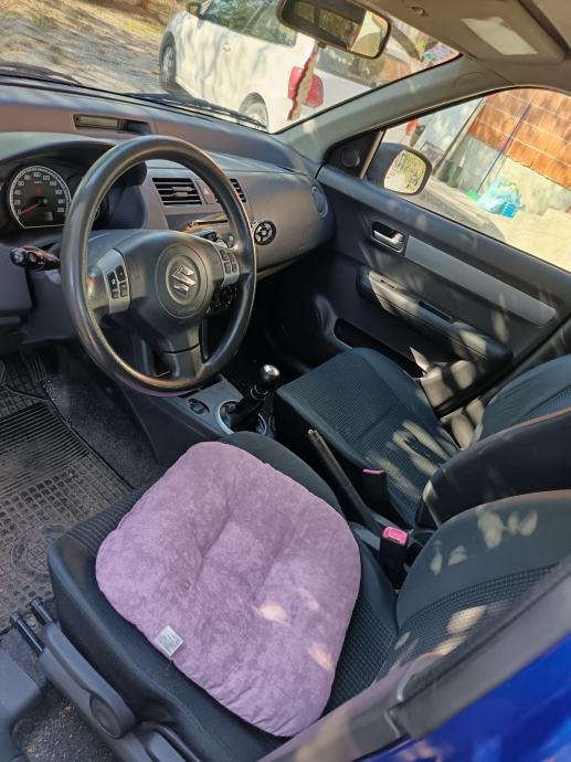 Suzuki Swift 1,3 GC, fotografija 3