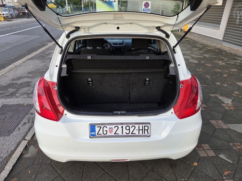 SUZUKI SWIFT 1,3 d GLX 75 KS- KLIMA-SERVISNA-REG 12 MJ, fotografija 6