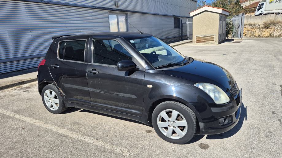 Suzuki Swift 1,3 GLX Vidljiva vanjska oštećenja, motor suh, fotografija 4