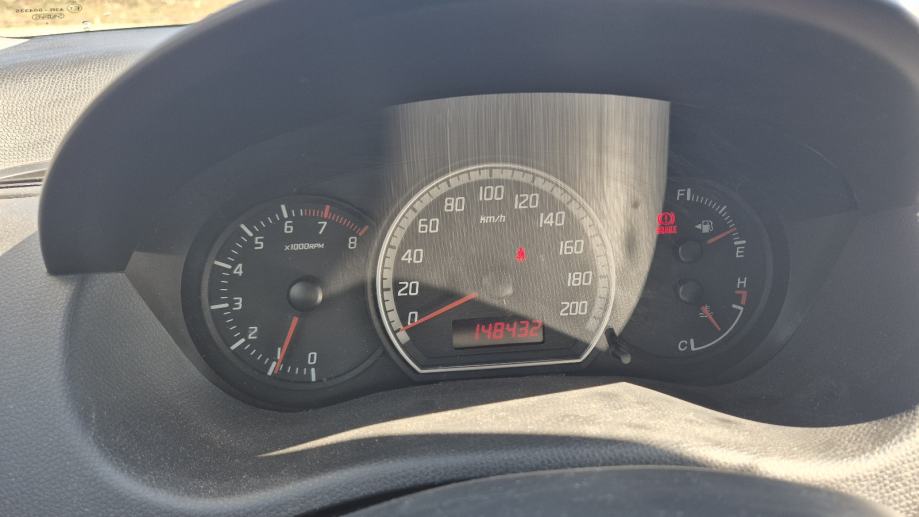 Suzuki Swift 1,3 GLX Vidljiva vanjska oštećenja, motor suh, fotografija 6