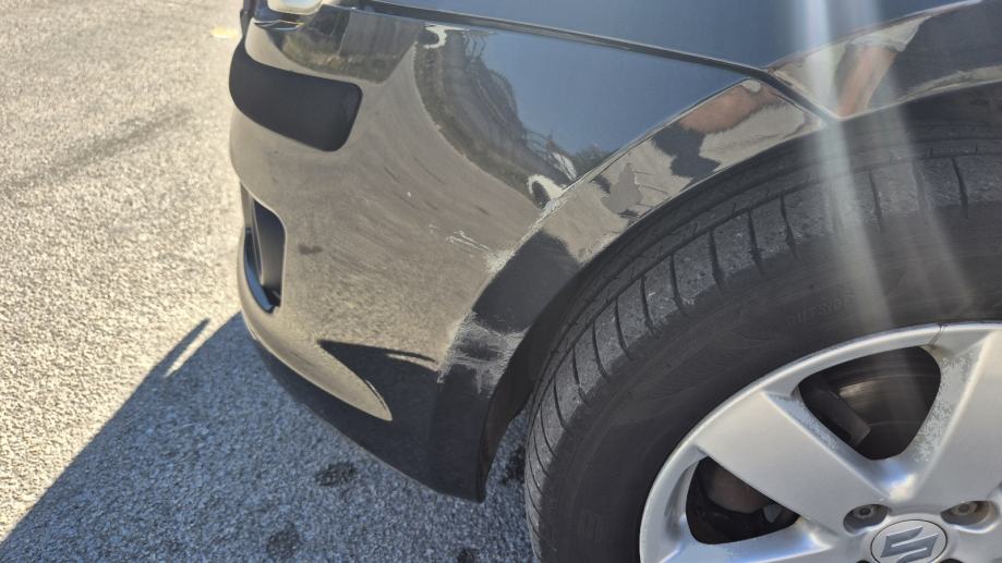 Suzuki Swift 1,3 GLX Vidljiva vanjska oštećenja, motor suh, fotografija 12