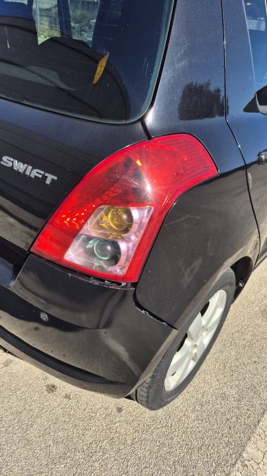 Suzuki Swift 1,3 GLX Vidljiva vanjska oštećenja, motor suh, fotografija 10