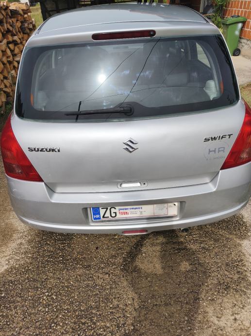 Suzuki Swift 1,3, fotografija 3