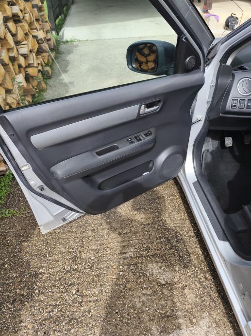 Suzuki Swift 1,3, fotografija 6