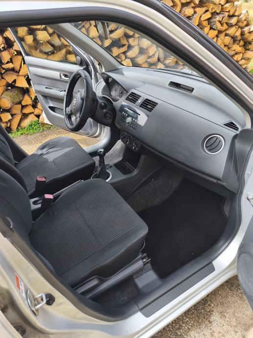 Suzuki Swift 1,3, fotografija 7