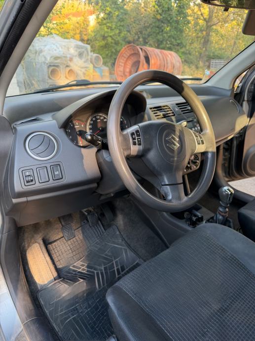 Suzuki Swift 1.3, fotografija 8