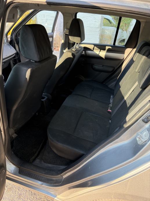 Suzuki Swift 1.3, fotografija 2